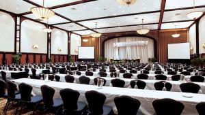 a large banquet hall with white tables and chairs at Hotel Tamanaco Caracas in Caracas +31 photos