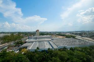 an overhead view of a building with a parking lot at Holiday Inn Manaus by IHG in Manaus