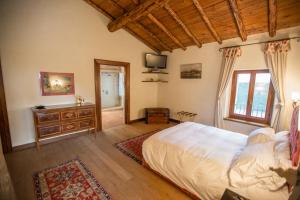 A bed or beds in a room at Casale la Meridiana