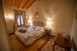 A bed or beds in a room at Casale la Meridiana