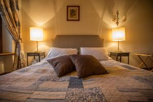 A bed or beds in a room at Casale la Meridiana