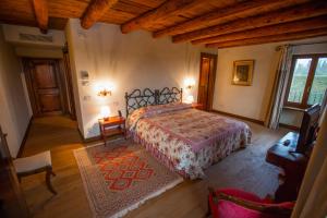 A bed or beds in a room at Casale la Meridiana