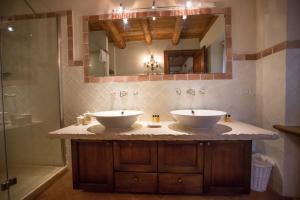 A bathroom at Casale la Meridiana