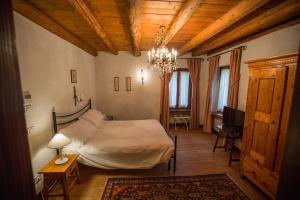 A bed or beds in a room at Casale la Meridiana