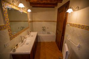 A bathroom at Casale la Meridiana