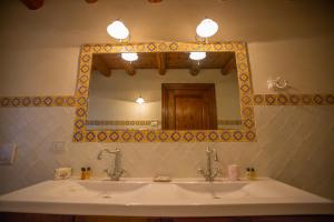 A bathroom at Casale la Meridiana