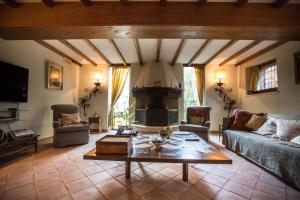 A seating area at Casale la Meridiana