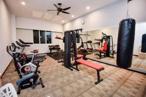 Fitness centrum a/nebo fitness zařízení v ubytování Ritz Garden Hotel Manjung
