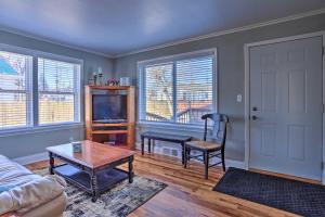 Гостиная зона в Rapid City Home with Patio by Canyon Lake Park!