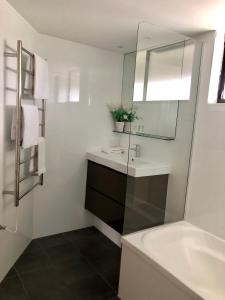 A bathroom at Bougainvillea Gold Coast Holiday Apartments