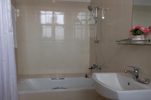 Bagno di ROKPA Guest House