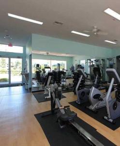 Fitness centrum a/nebo fitness zařízení v ubytování Florida Vacation Condo
