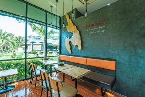 Restoran või mõni muu söögikoht majutusasutuses Phi Phi Andaman Legacy Resort