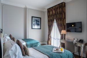 Postel nebo postele na pokoji v ubytování InterContinental Porto - Palacio das Cardosas by IHG