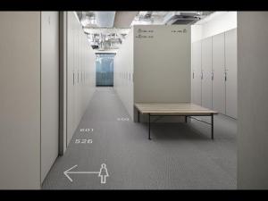 een lege hal met een tafel in een kamer bij 9h nine hours Nagoya station in Nagoya +28 foto's