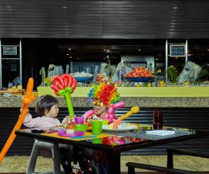 入住上海锦江汤臣洲际大酒店的儿童