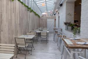 Een restaurant of ander eetgelegenheid bij Holiday Inn Brooklyn Downtown by IHG