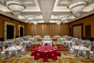 InterContinental Wuxi, an IHG Hotel tesisinde bir restoran veya yemek mekanı