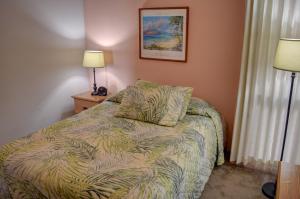 a bedroom with a bed and two lamps and a bed with a blanket at Maui Vista 3105 in Kihei