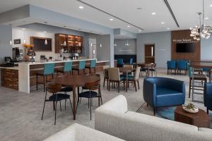 A restaurant or other place to eat at EVEN Hotel Alpharetta - Avalon Area, an IHG Hotel