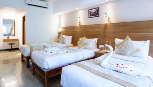 Un pat sau paturi într-o cameră la Zip by Spree Hotels Mangala International