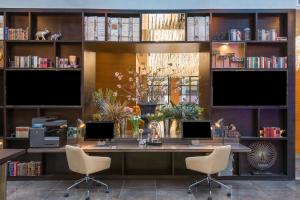 De bibliotheek in het hotel
