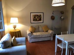 a living room with a couch and a table at Agriturismo Il Principino in Vinci