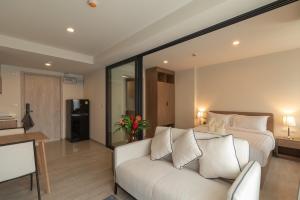 TV a/nebo společenská místnost v ubytování Hua Hin La Casita 492