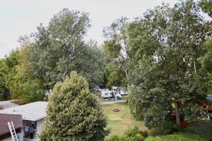 Ogród w obiekcie Donaupark Camping Tulln