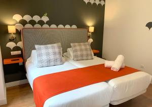 Postel nebo postele na pokoji v ubytování Ritual Sevilla Suites Centro