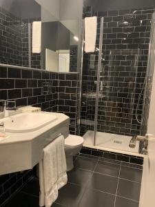 Koupelna v ubytování Ritual Sevilla Suites Centro