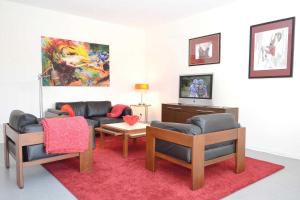 a living room with two couches and a tv at Landhaus Gernitz - Ferienwohnung Malerwinkel in Sandort