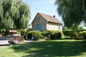 a house with a large yard with a tree at The Studio in Hautefort