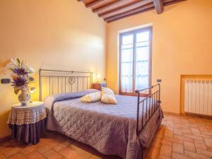 Un pat sau paturi într-o cameră la Holiday Home Capanna di Sopra by Interhome