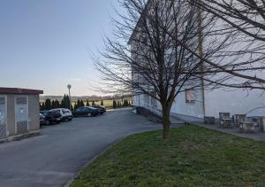 Gambar di galeri bagi Apartment in quiet area with free parking di Varaždin +3 gambar