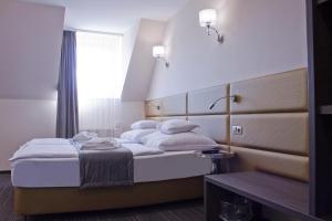 Säng eller sängar i ett rum på Relax Panzió