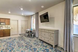 Φωτογραφία από το άλμπουμ του Anchorage Studio Escape about 14 Miles from Downtown! στο Ανκορέιτζ