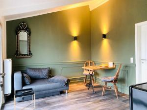 a living room with a couch and a table at Rosenhof-Lodge in Hanerau-Hademarschen