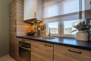 a kitchen with a sink and a window at Pansion Tina in Šilo