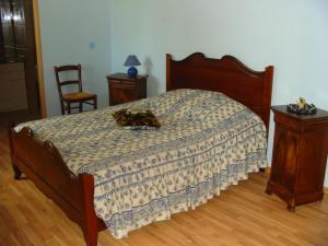 מיטה או מיטות בחדר ב-CHAMBRES D'HÔTES chez réjane