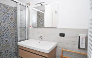 A bathroom at Guest House La Genesa