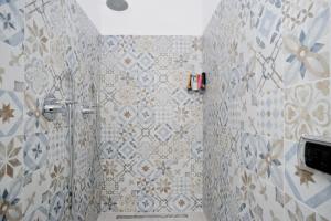 A bathroom at Guest House La Genesa