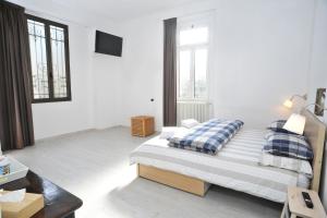 A bed or beds in a room at Guest House La Genesa
