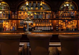 Lounge atau bar di Headfort Arms Hotel