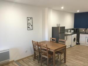 Dapur atau dapur kecil di La Cathare Appartement 2 chambres +7 gambar