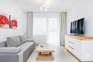 Televízia a/alebo spoločenská miestnosť v ubytovaní Jantar Apartamenty Bliżej Morza