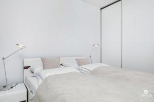 Posteľ alebo postele v izbe v ubytovaní Jantar Apartamenty Bliżej Morza