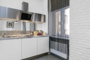 Kuchyňa alebo kuchynka v ubytovaní Sleepway Apartments - Grey Dream
