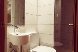 Koupelna v ubytování Apartamento Can CALET con PARKING en Sant Antoni de Calonge + 8 fotografií