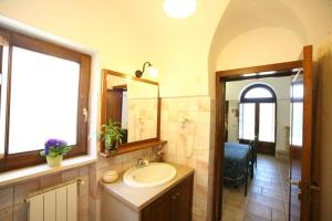 Bathroom sa Truddhi Casa e Cucina di Puglia